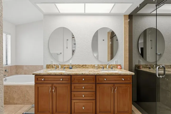 27_49185_Balada_Ct-Bathroom-19-1