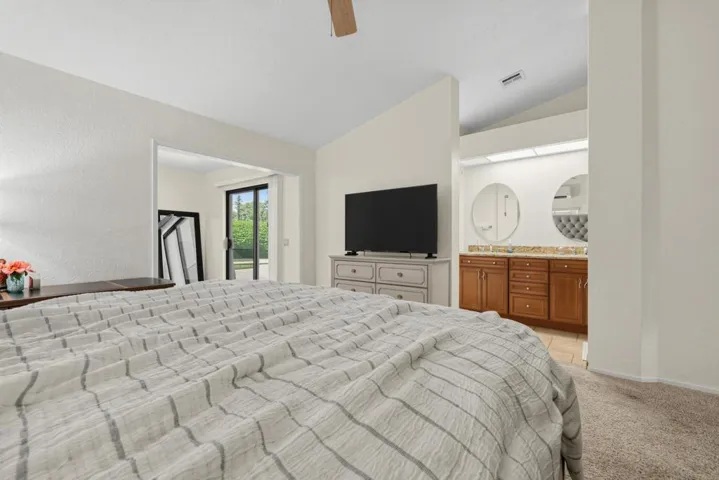 24_49185_Balada_Ct-Bedroom-18-1