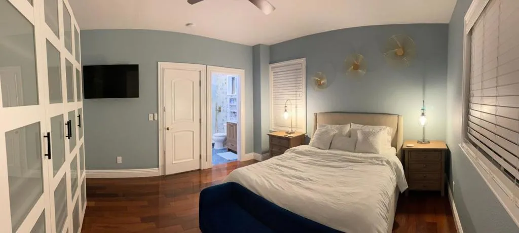 Masterbedroom + full bath