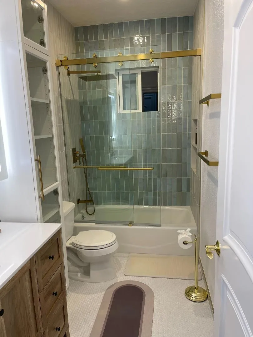 Upstairs Full Bathroom (remodeled)