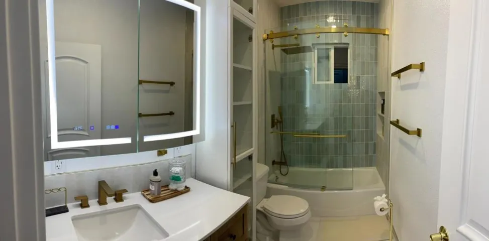 Upstairs Full Bathroom (remodeled)