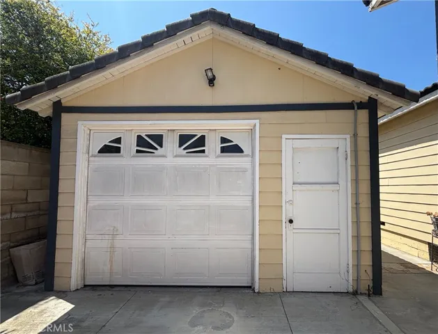 Detached Garage