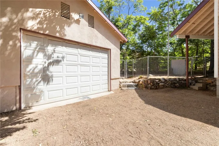 Detached garage