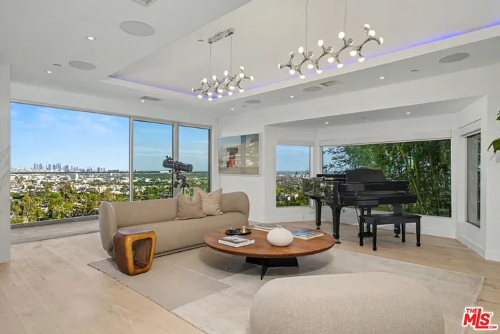 7944 Fareholm Drive, Los Angeles, California 90046 — photo 5