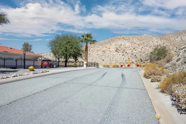 12210 Skyline Drive, Desert Hot Springs, California 92240 — photo 4
