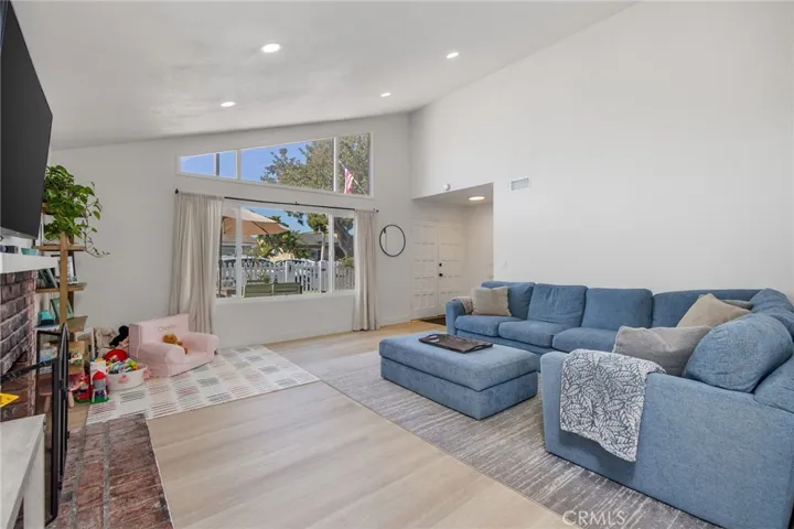 204 Springfield Avenue, Huntington Beach, California 92648 — photo 5