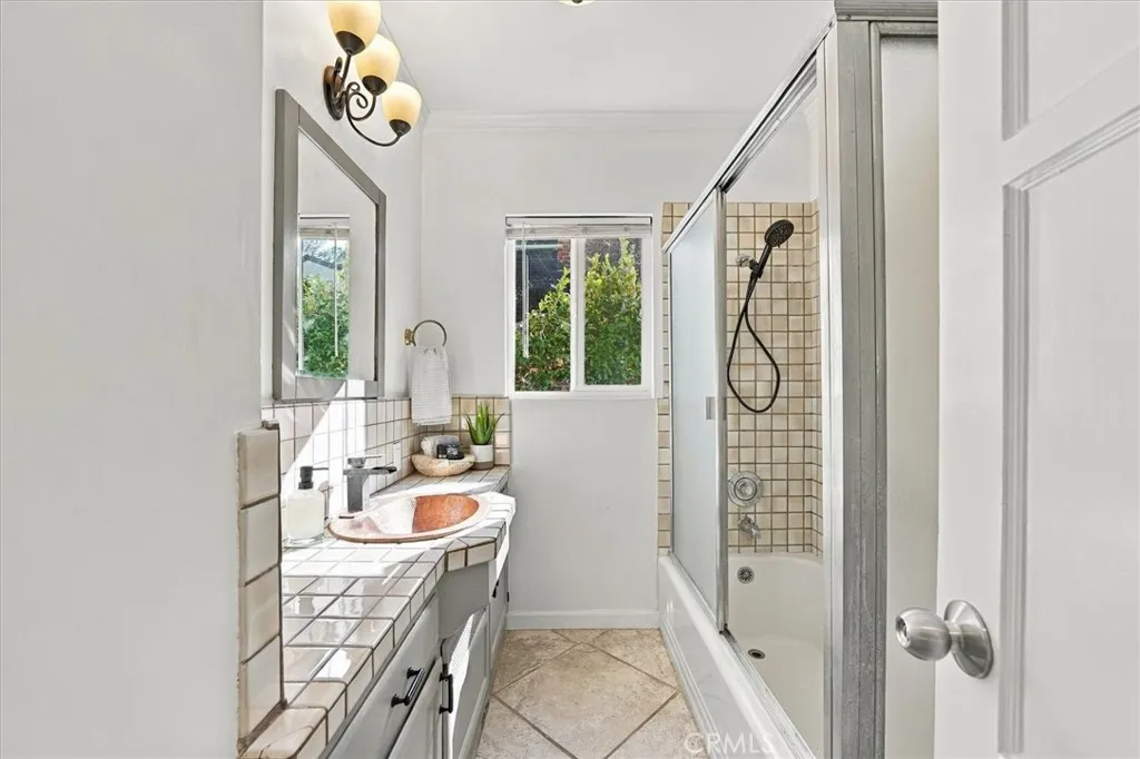 Hall Bath 2