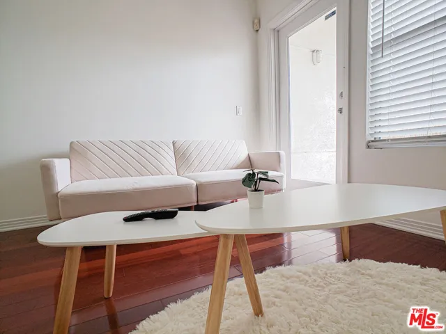 1025 Dewey Avenue 205, Los Angeles, California 90006 — photo 5