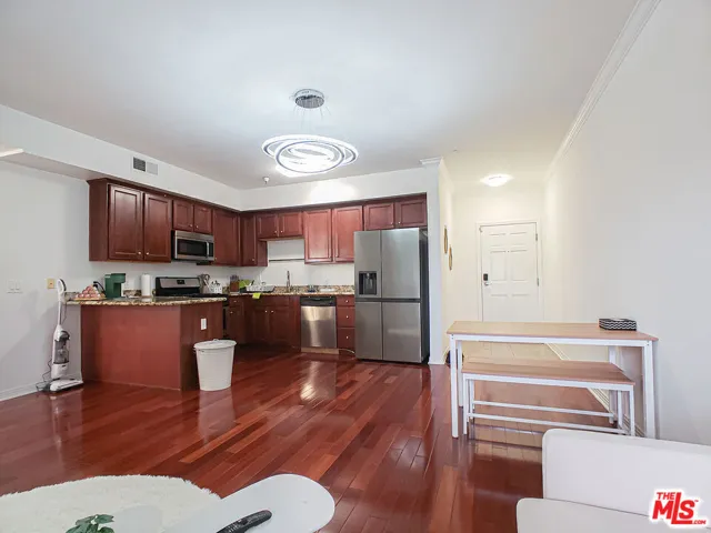 1025 Dewey Avenue 205, Los Angeles, California 90006 — photo 4