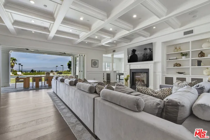 4760 Amigo Avenue, Los Angeles, California 91356 — photo 5