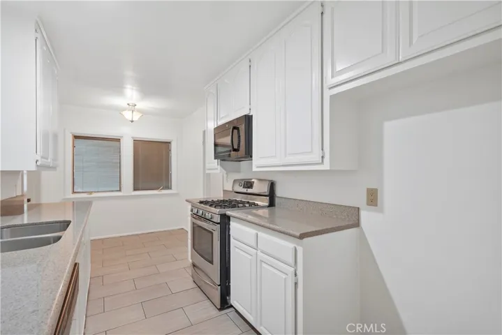 7335 Donna Avenue, Reseda, California 91335 — photo 4