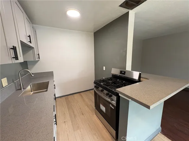300 N Mountain View Place 5, Fullerton, California 92831 — photo 5