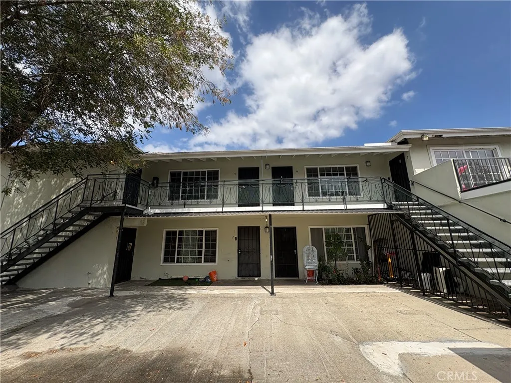 2001 E Wilshire Ave #4