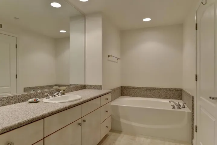 130 E San Fernando Street 407, San Jose, California 95112 — photo 4