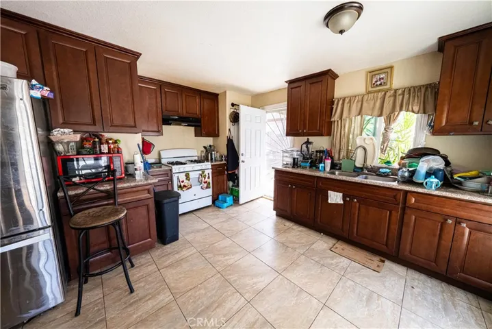 2125 Rousselle, Santa Ana, California 92707 — photo 5