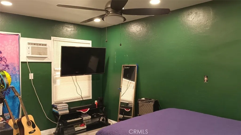 2 BEDROOM