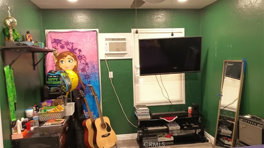 2 BEDROOM
