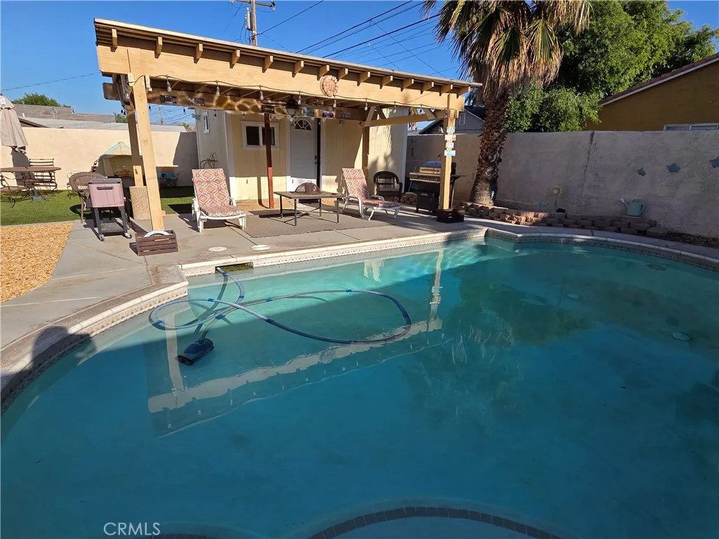 16437 Live Oak