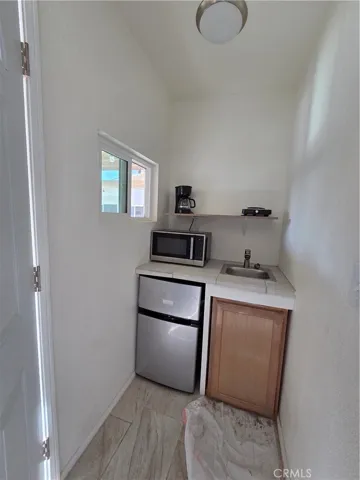 16437 Live Oak, Hesperia, California 92345 — photo 4