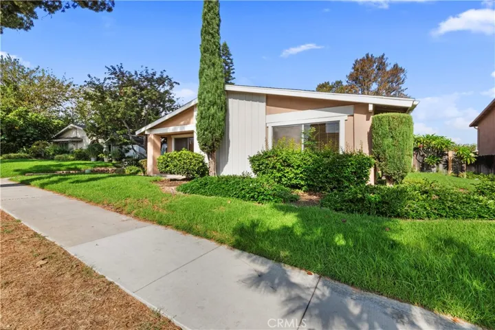 1194 Border, Corona, California 92882 — photo 4