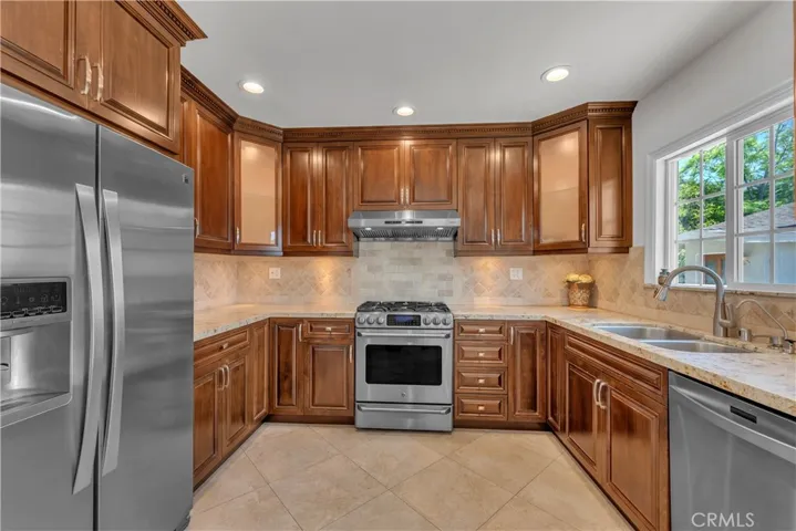 924 E Tujunga, Burbank, California 91501 — photo 5