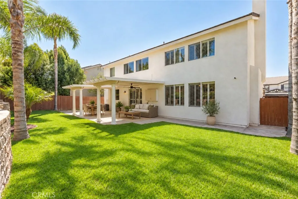 Virtual stage. Large rear yard. New grass. Peaceful and private. Virtual stage. Large rear yard. New grass. Peaceful and private.