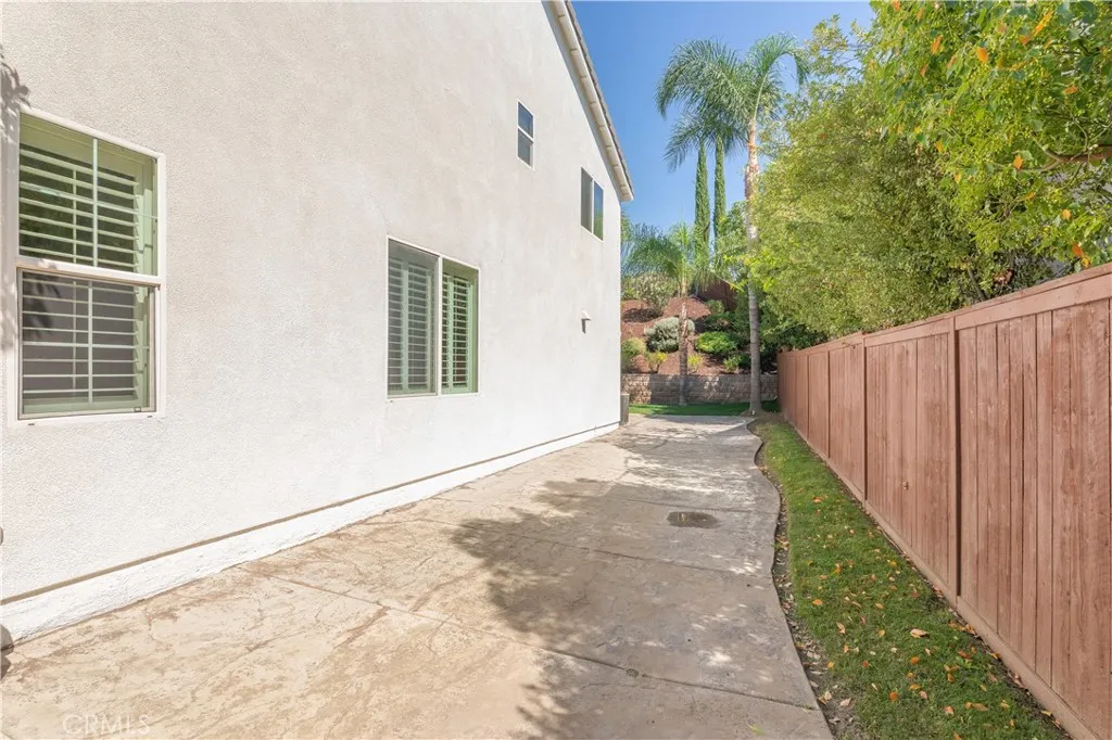 Large side yard. Peaceful and private. Large side yard. Peaceful and private.