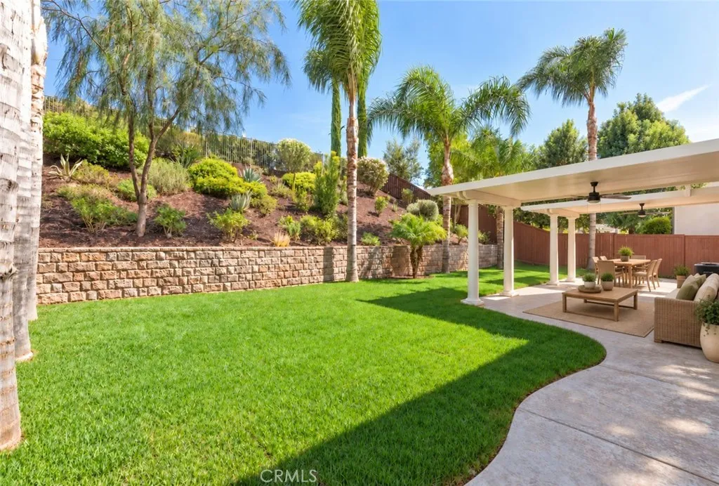 Virtual stage. Large rear yard. New grass. Nice retaining wall. Peaceful and private. Virtual stage. Large rear yard. New grass. Nice retaining wall. Peaceful and private.