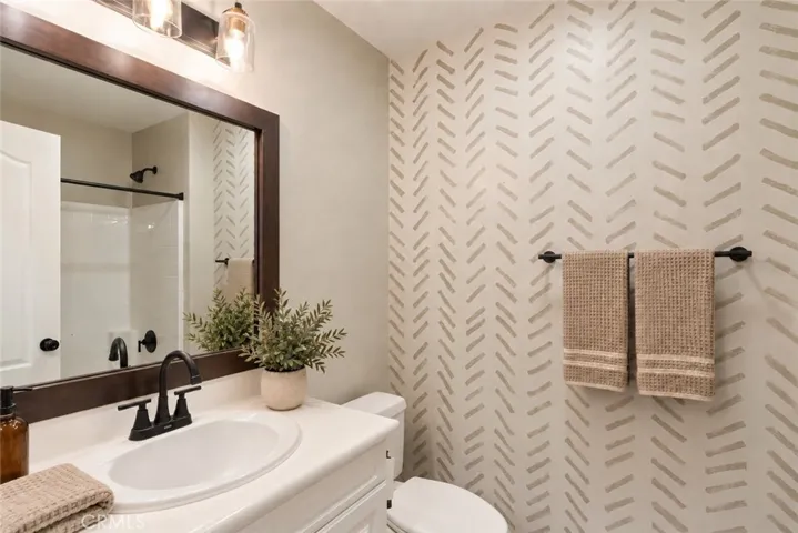 Virtual stage. Downstairs Full Bathroom #1 w/shower and tub combo.