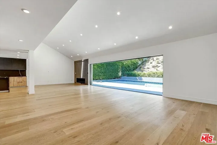 3855 Corbin Avenue, Los Angeles, California 91356 — photo 4