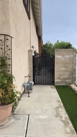 Entry gate to backyard