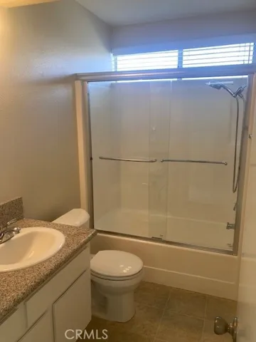 Upstairs Hallway Bathroom