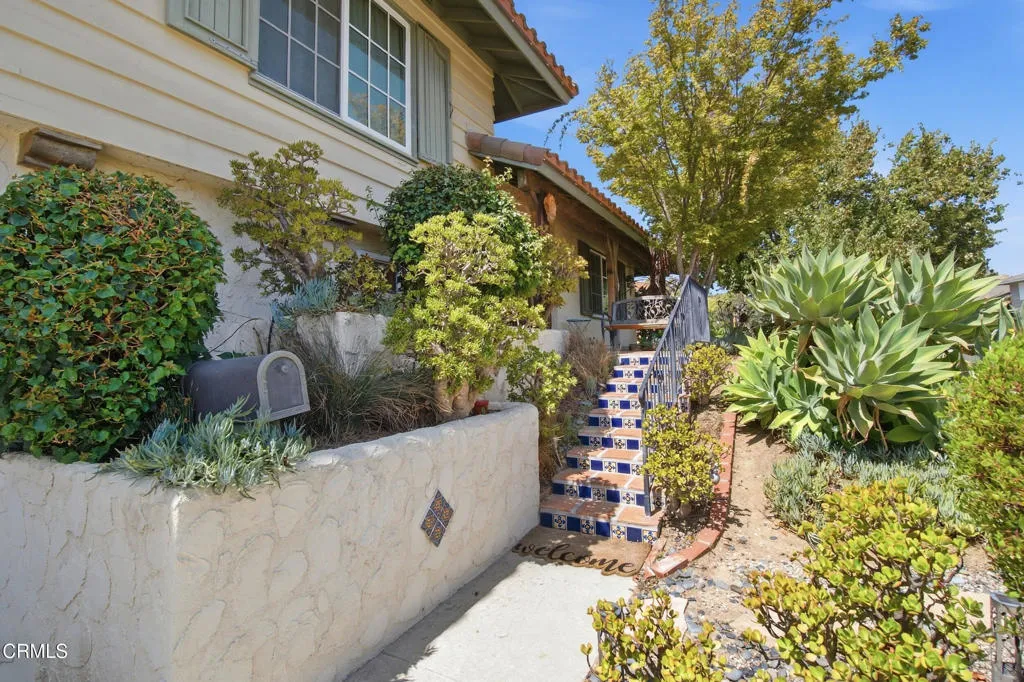 4_front exterior