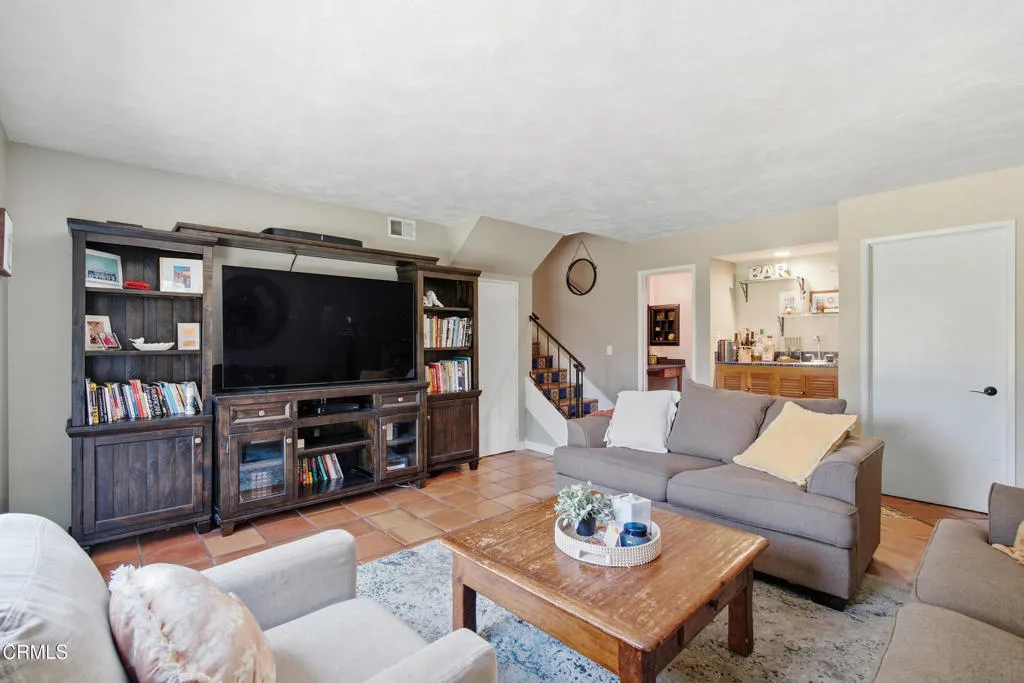 38_family room