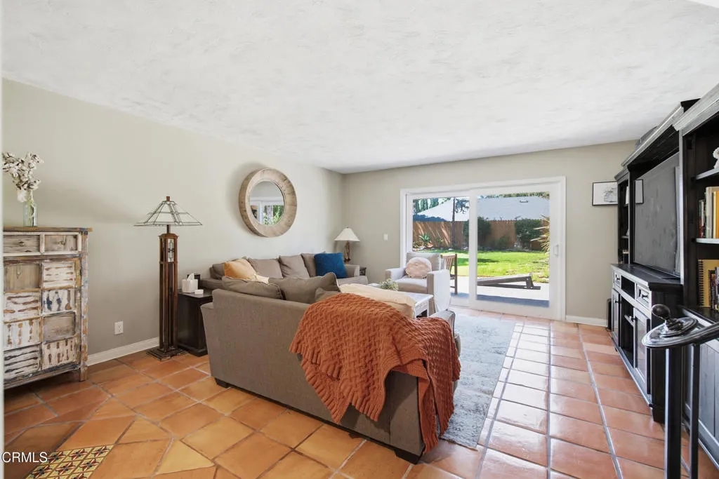 36_family room