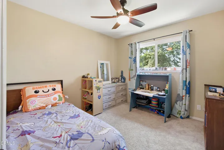 33_bedroom