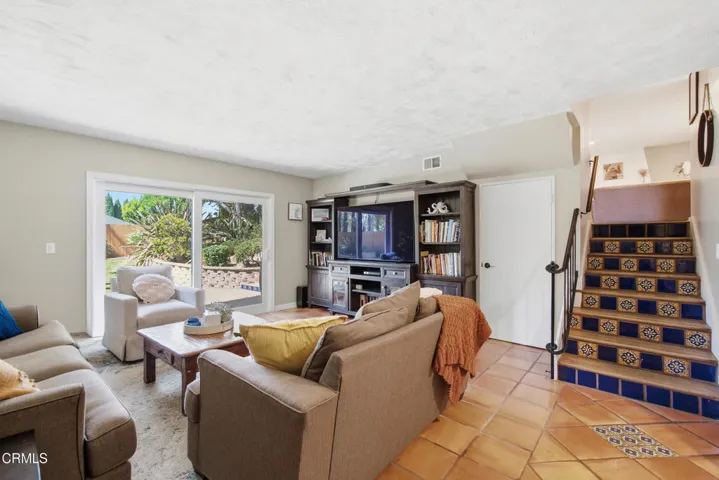 35_family room