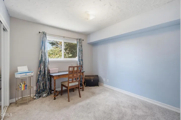 34_bedroom