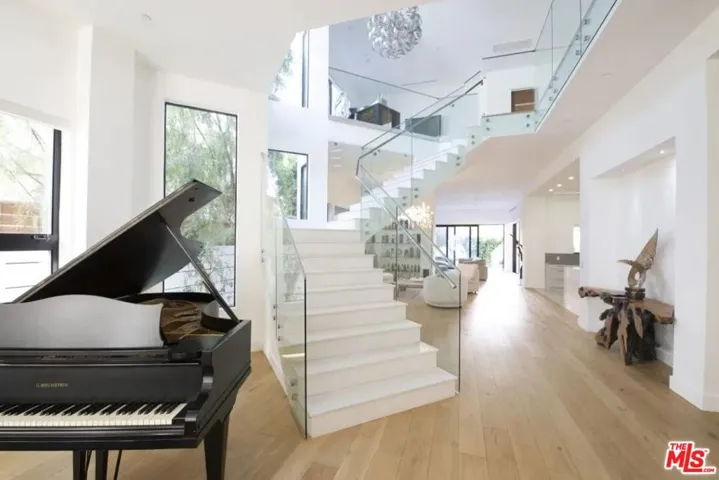748 N Detroit Street, Los Angeles, California 90046 — photo 4