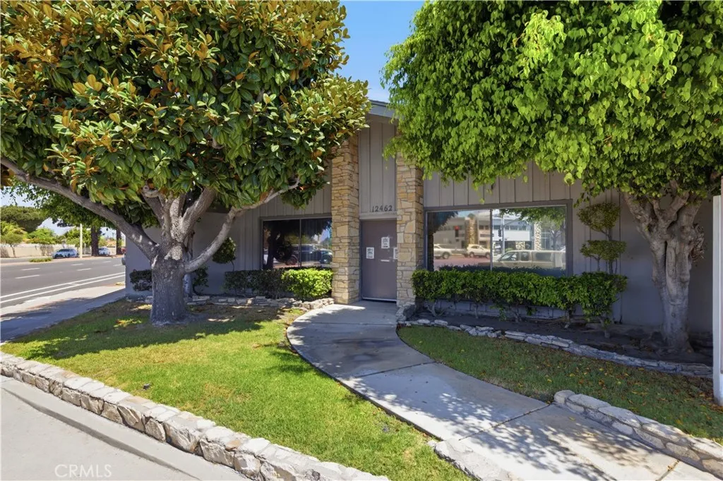 12462 Brookhurst