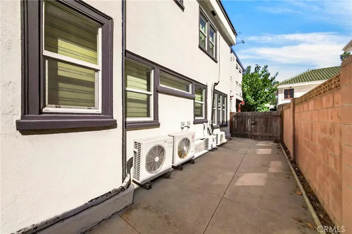 1762 Crenshaw, Los Angeles, California 90019 — photo 4