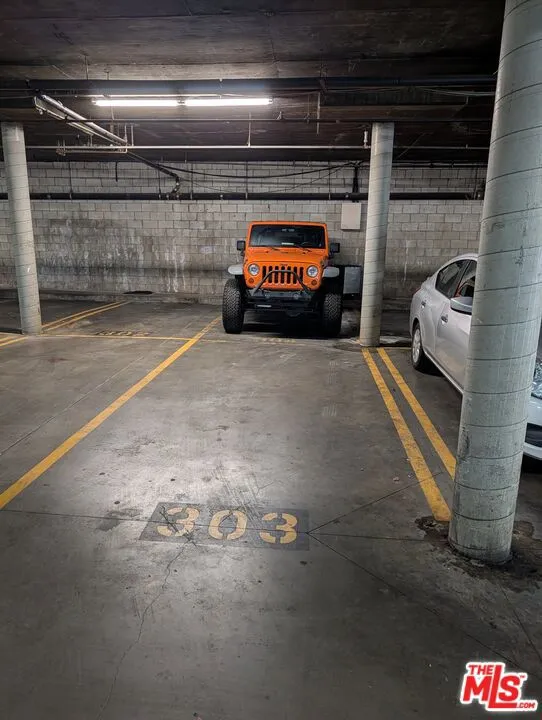 Tandem Spaces 303 & 304