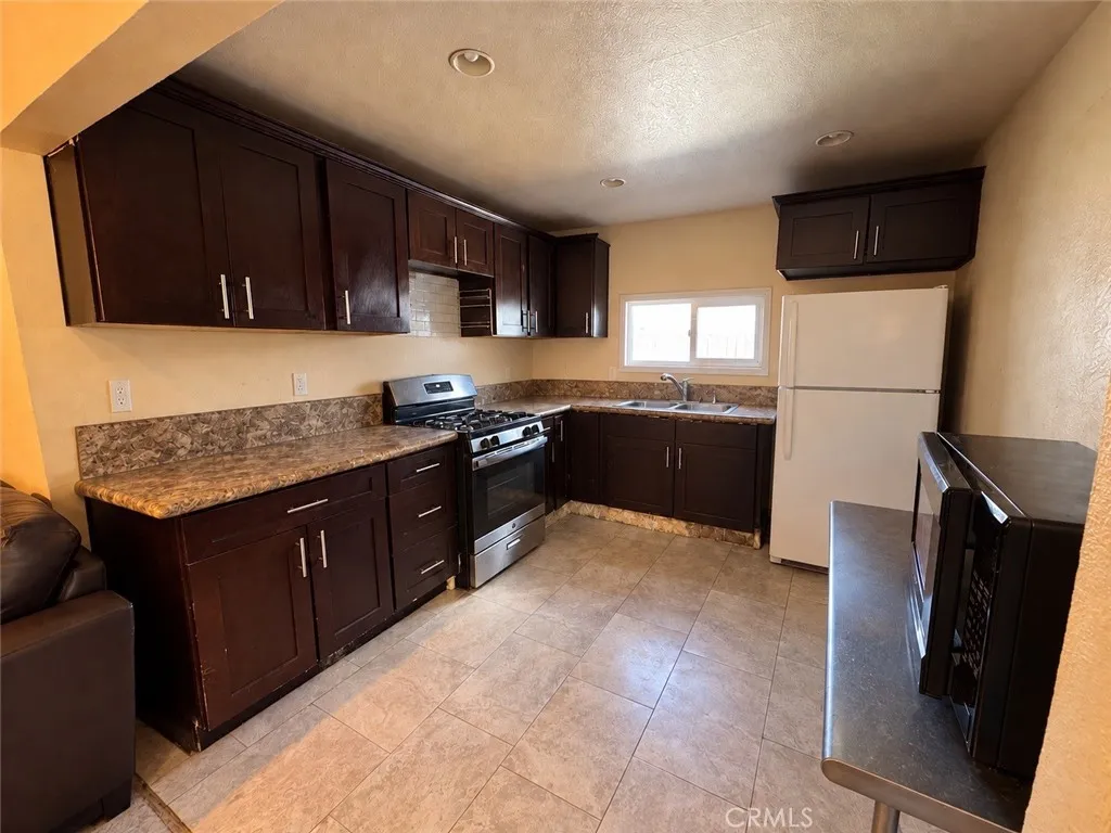 Kitchen- AI enhanced to remove personal items Kitchen- AI enhanced to remove personal items