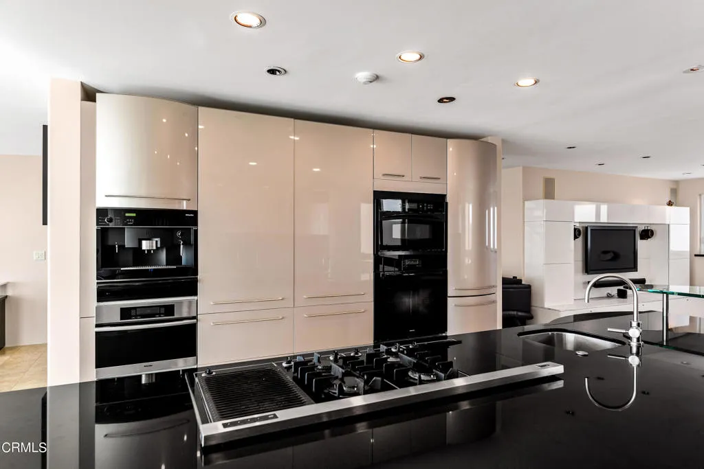 4015 Ocean Drive MLS (37 of 61) 4015 Ocean Drive MLS (37 of 61)