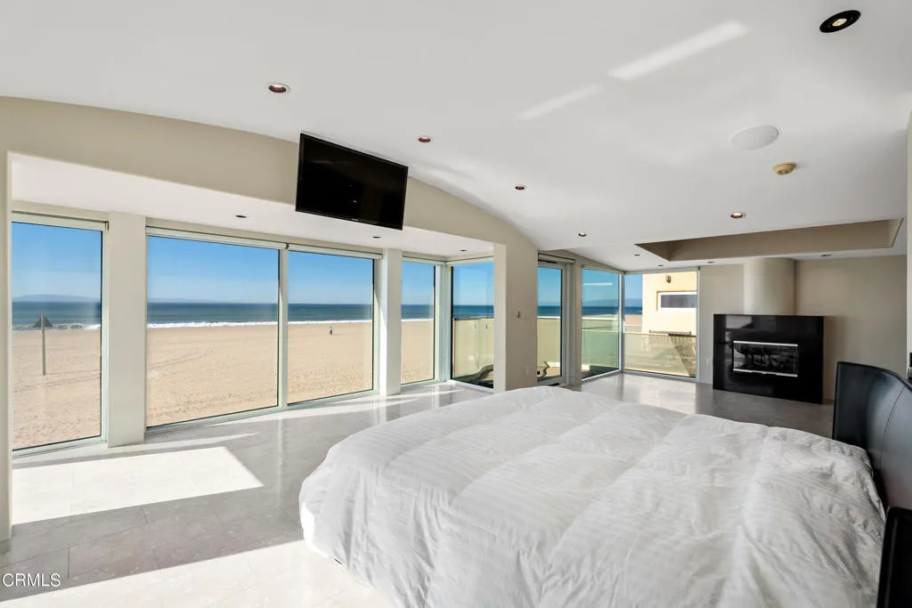 4015 Ocean Drive MLS (15 of 61) 4015 Ocean Drive MLS (15 of 61)