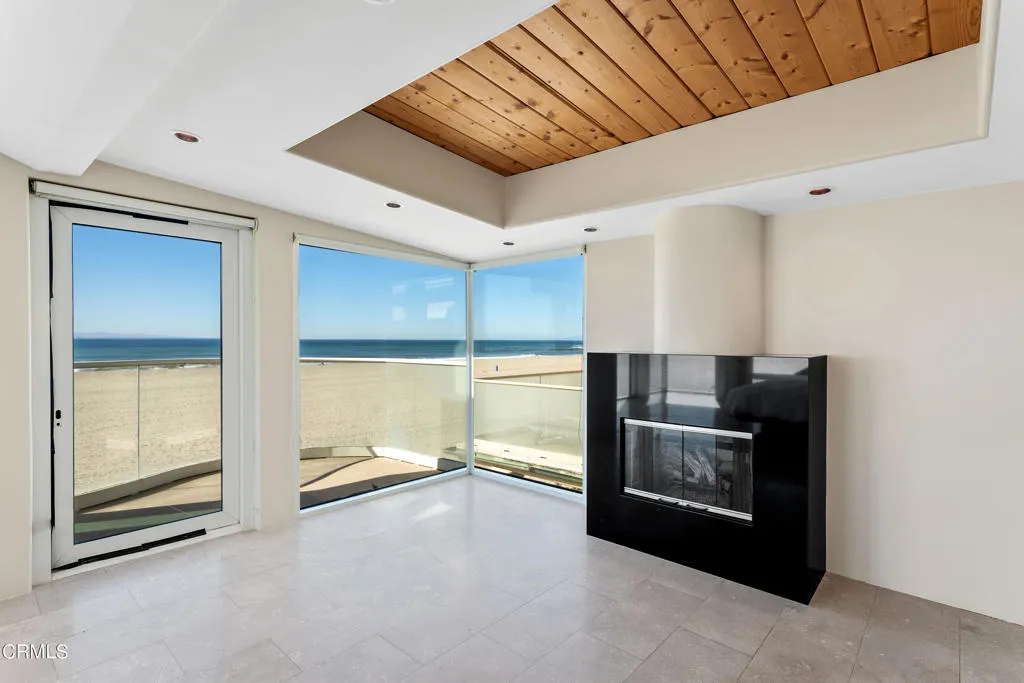 4015 Ocean Drive MLS (19 of 61) 4015 Ocean Drive MLS (19 of 61)