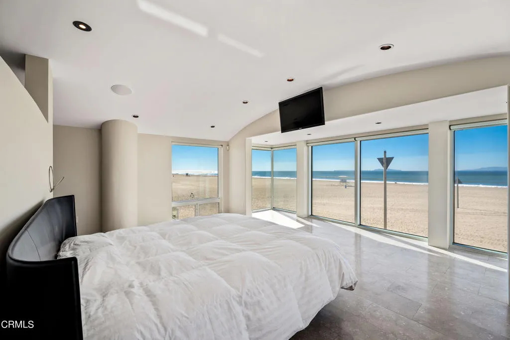 4015 Ocean Drive MLS (14 of 61) 4015 Ocean Drive MLS (14 of 61)