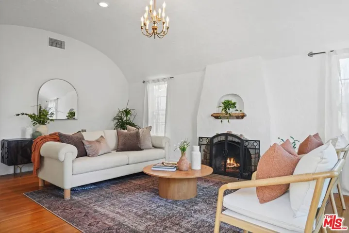 924 E Glenoaks Boulevard, Glendale, California 91207 — photo 4