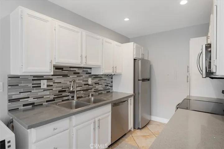5328 Newcastle Avenue 54, Encino, California 91316 — photo 4