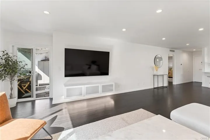 1935 Alpha Road 314, Glendale, California 91208 — photo 4